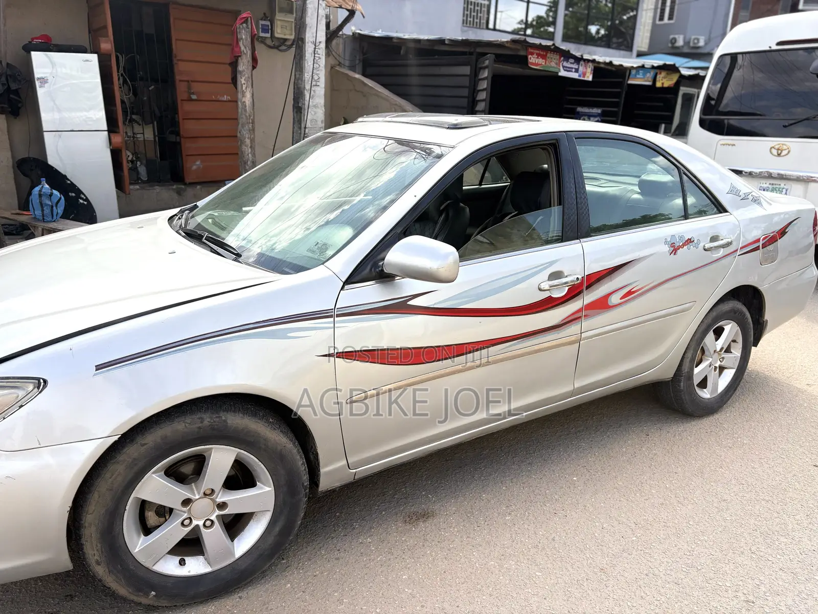 Toyota Camry LE 4dr Sedan (2.4L 4cyl 5M) 2004 Gold
