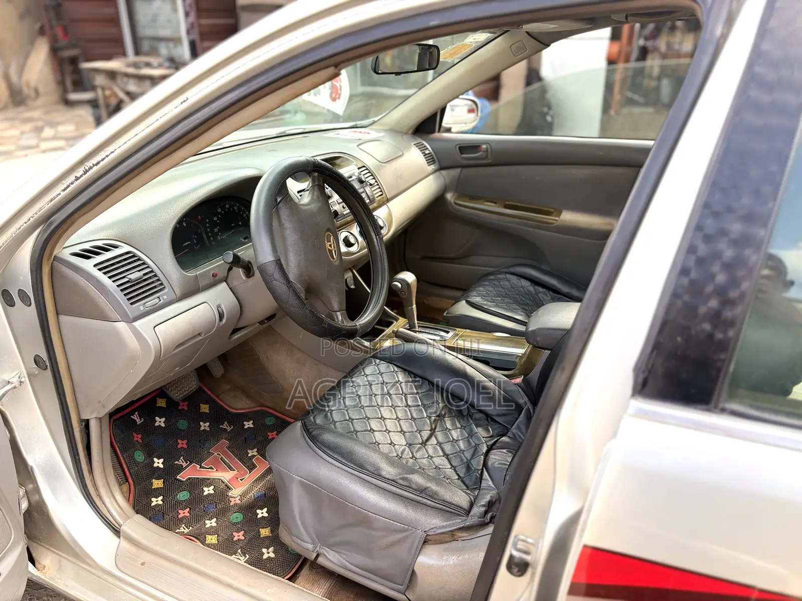Toyota Camry LE 4dr Sedan (2.4L 4cyl 5M) 2004 Gold