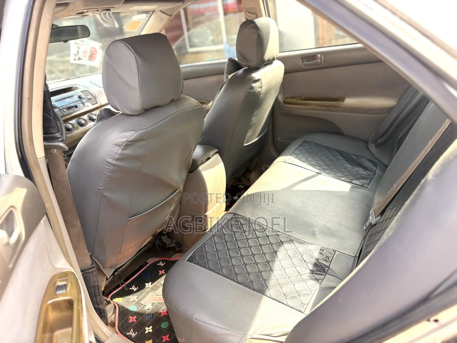 Toyota Camry LE 4dr Sedan (2.4L 4cyl 5M) 2004 Gold