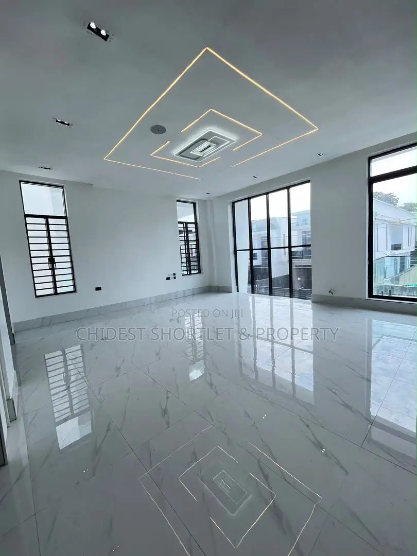 5bdrm Duplex in Chevron for sale