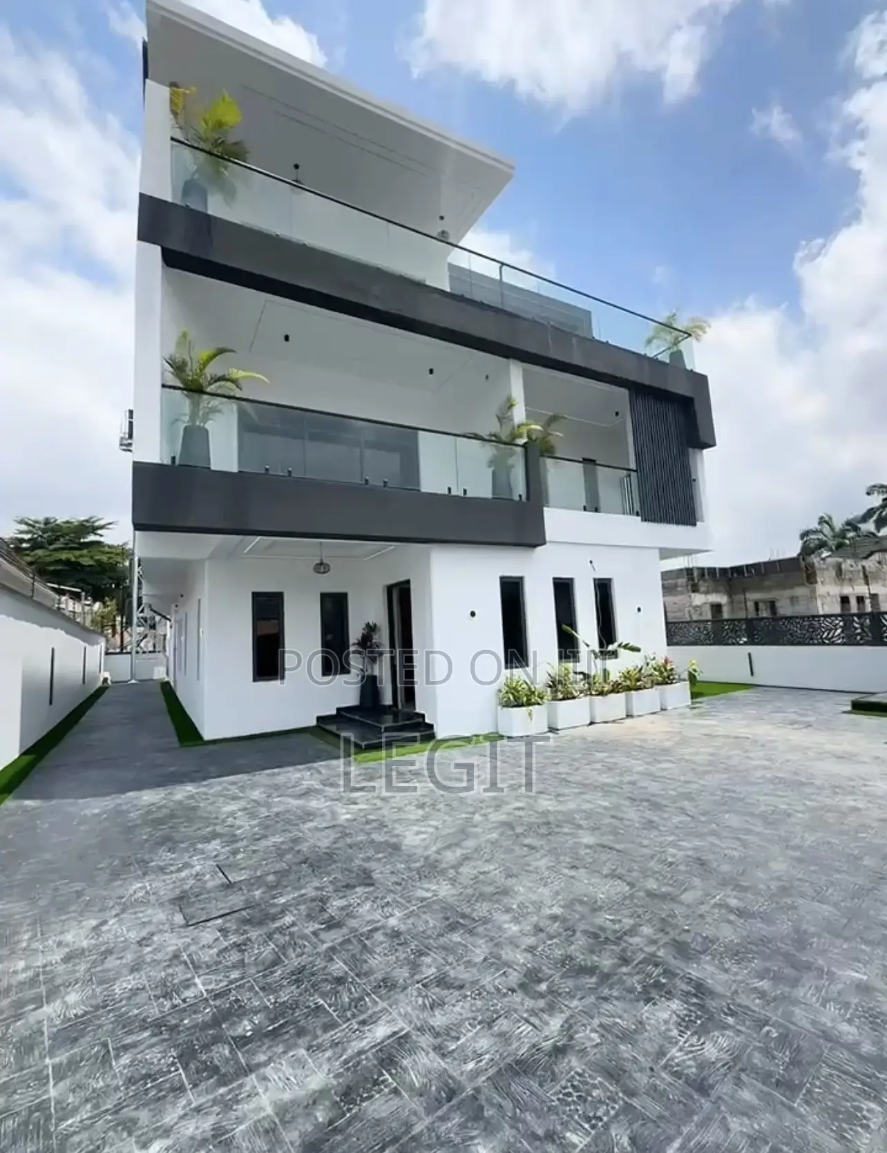 5bdrm Duplex in Gwarinpa for sale