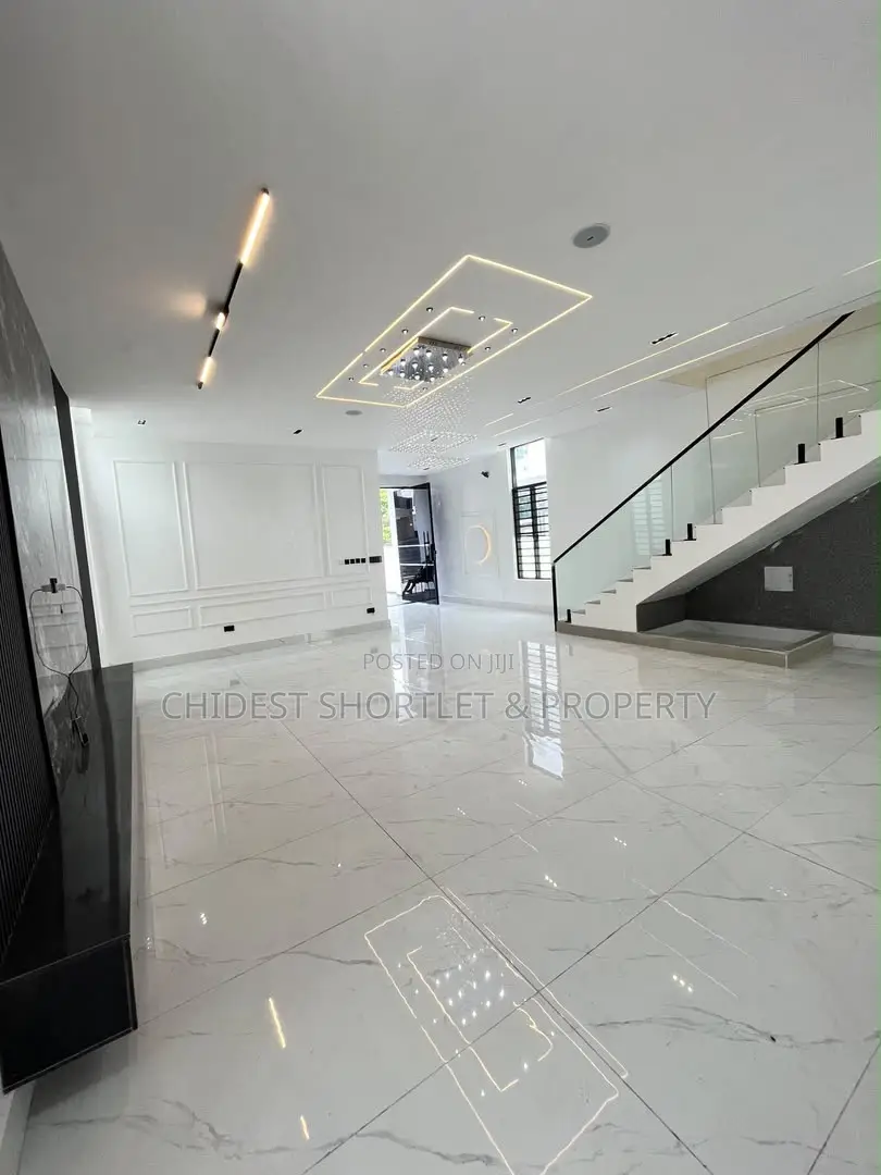 5bdrm Duplex in Chevron for sale