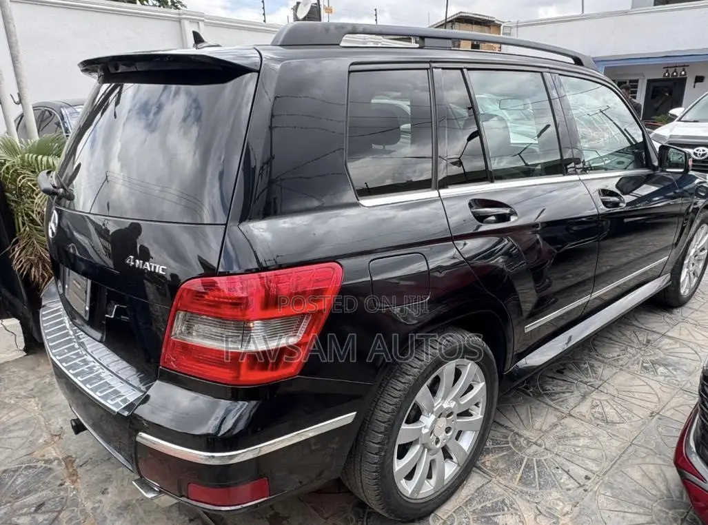 Mercedes-Benz GLK-Class Base GLK 350 4dr AWD 4MATIC (3.5L 6cyl 7A) 2015