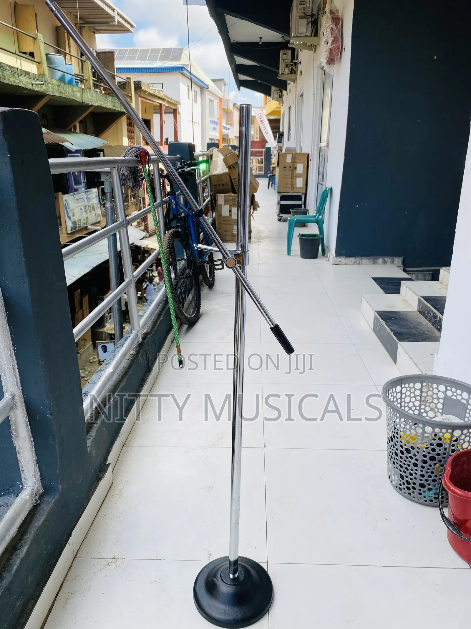 Round Base Microphone Stand