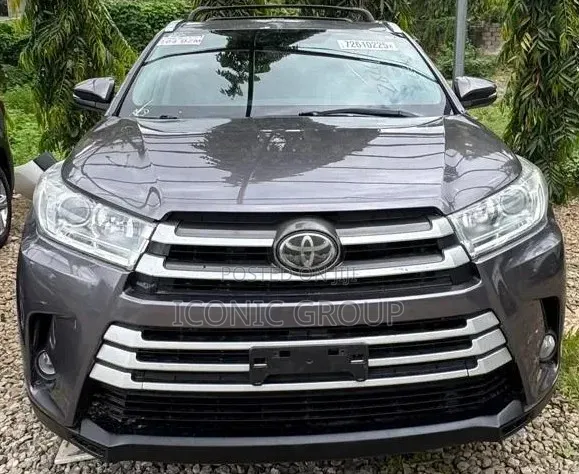 Toyota Highlander XLE 4x4 V6 (3.5L 6cyl 8A) 2018 Gray