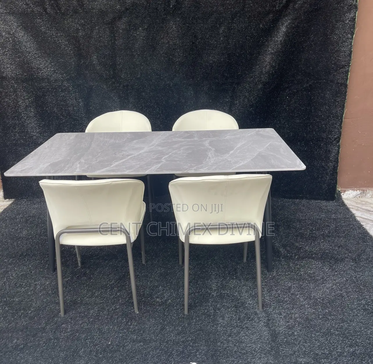 Competitive Dinning by 4 Seater