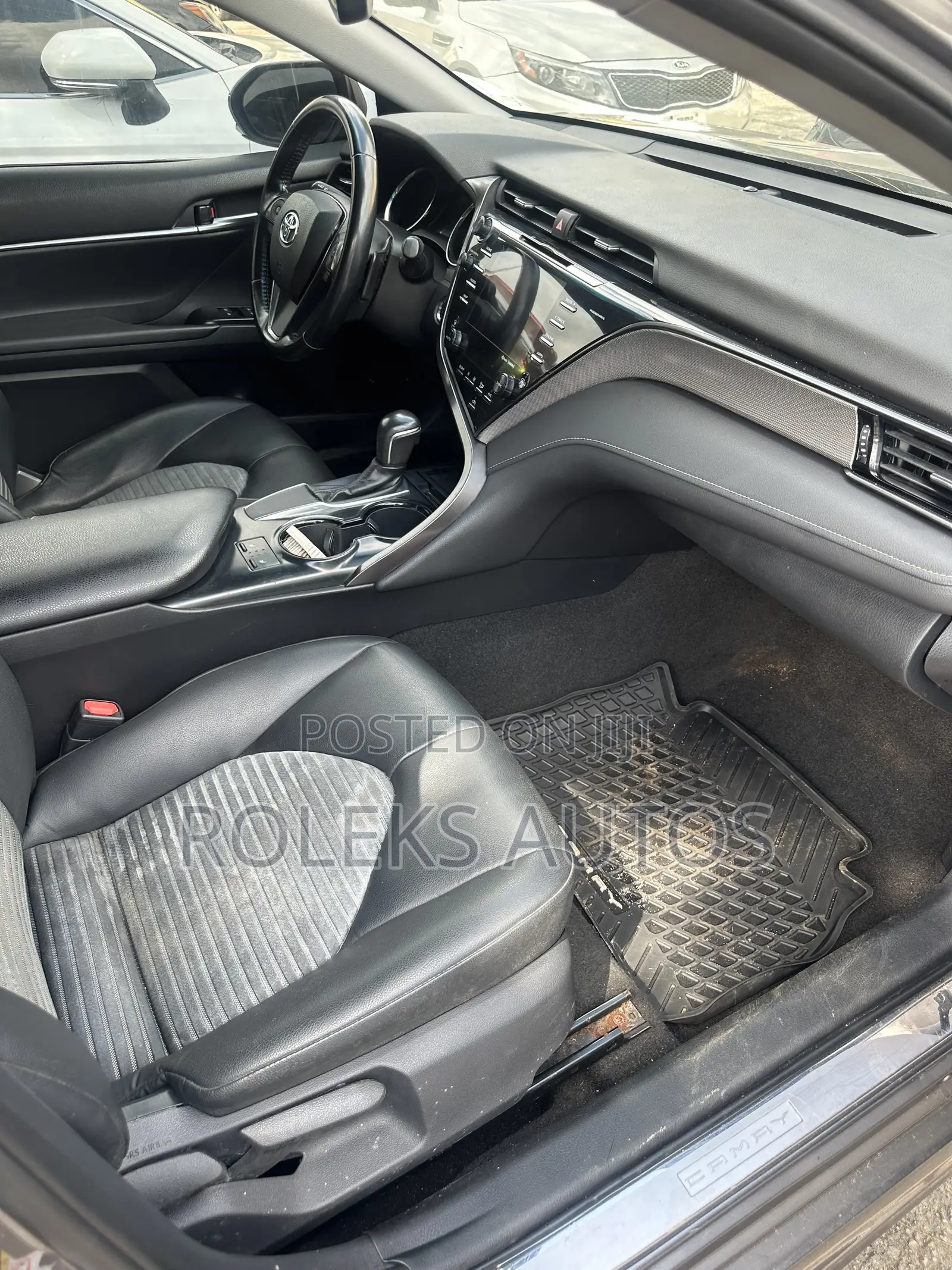 Toyota Camry SE FWD 2020 Gray