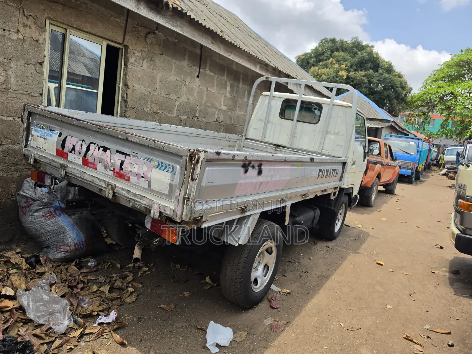 Toyota Dyna 150 First Body