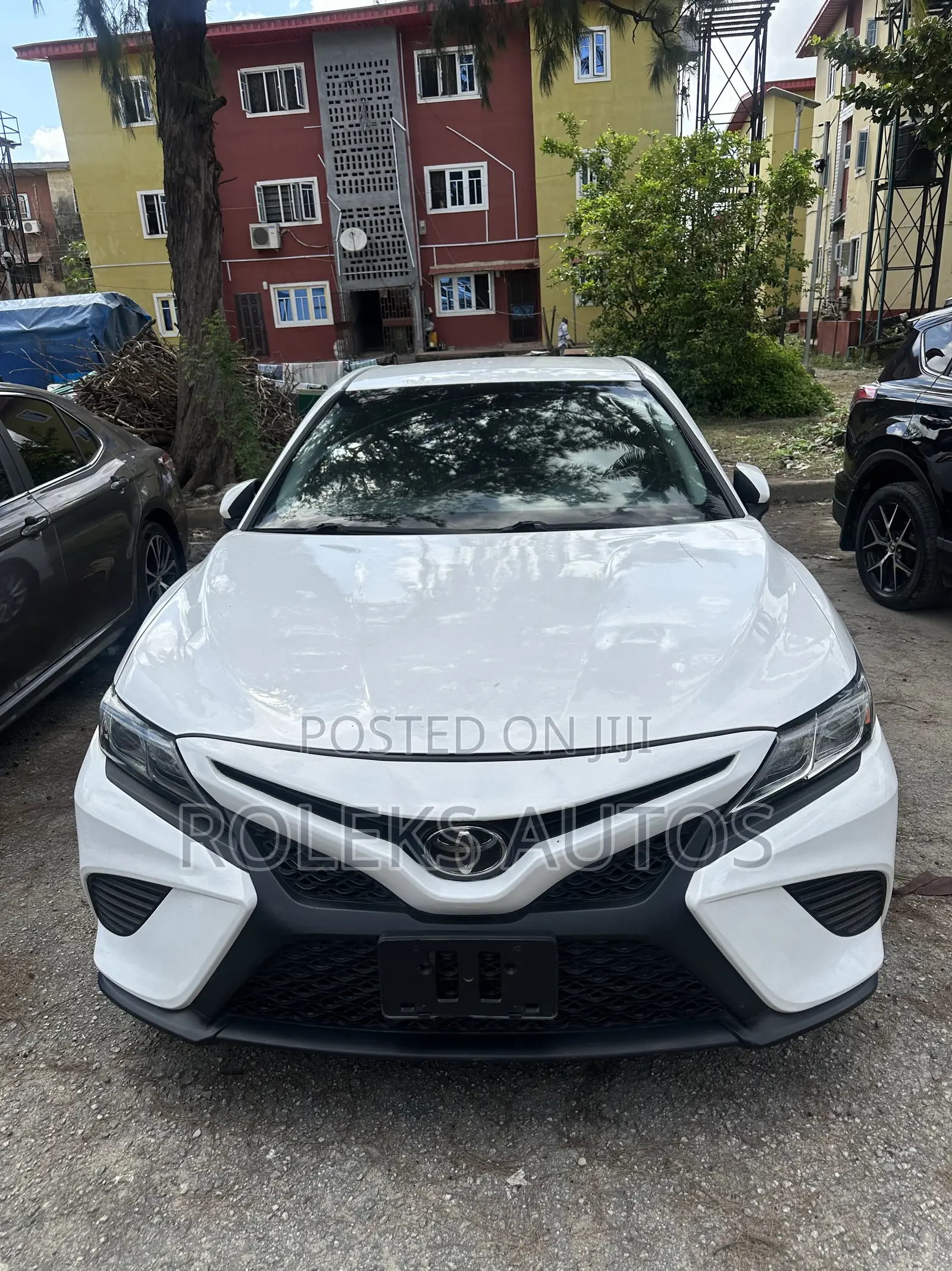 Toyota Camry SE FWD 2020 White