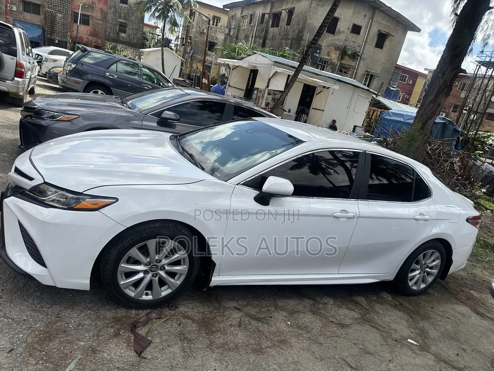 Toyota Camry SE FWD 2020 White