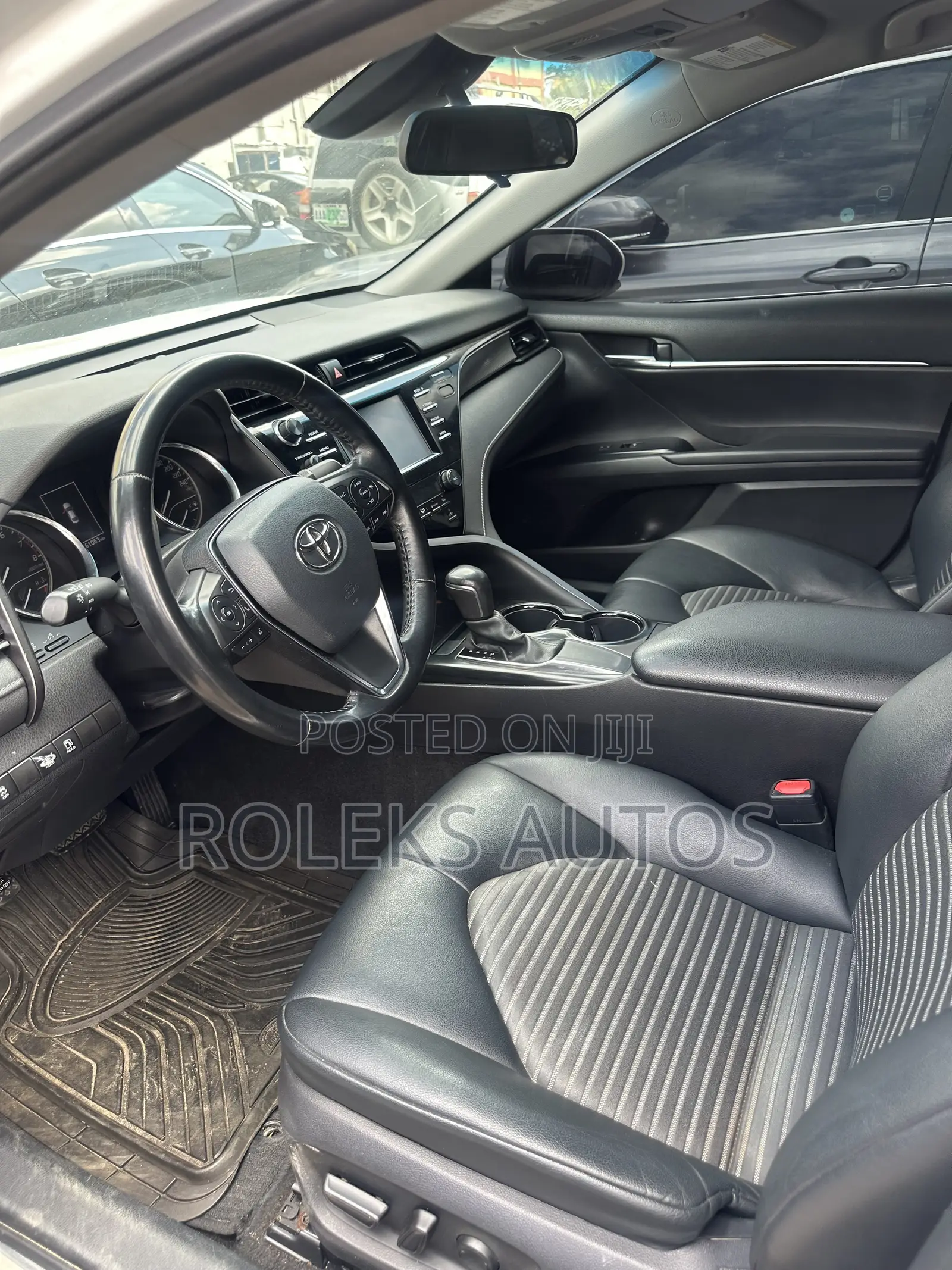 Toyota Camry SE FWD 2020 White