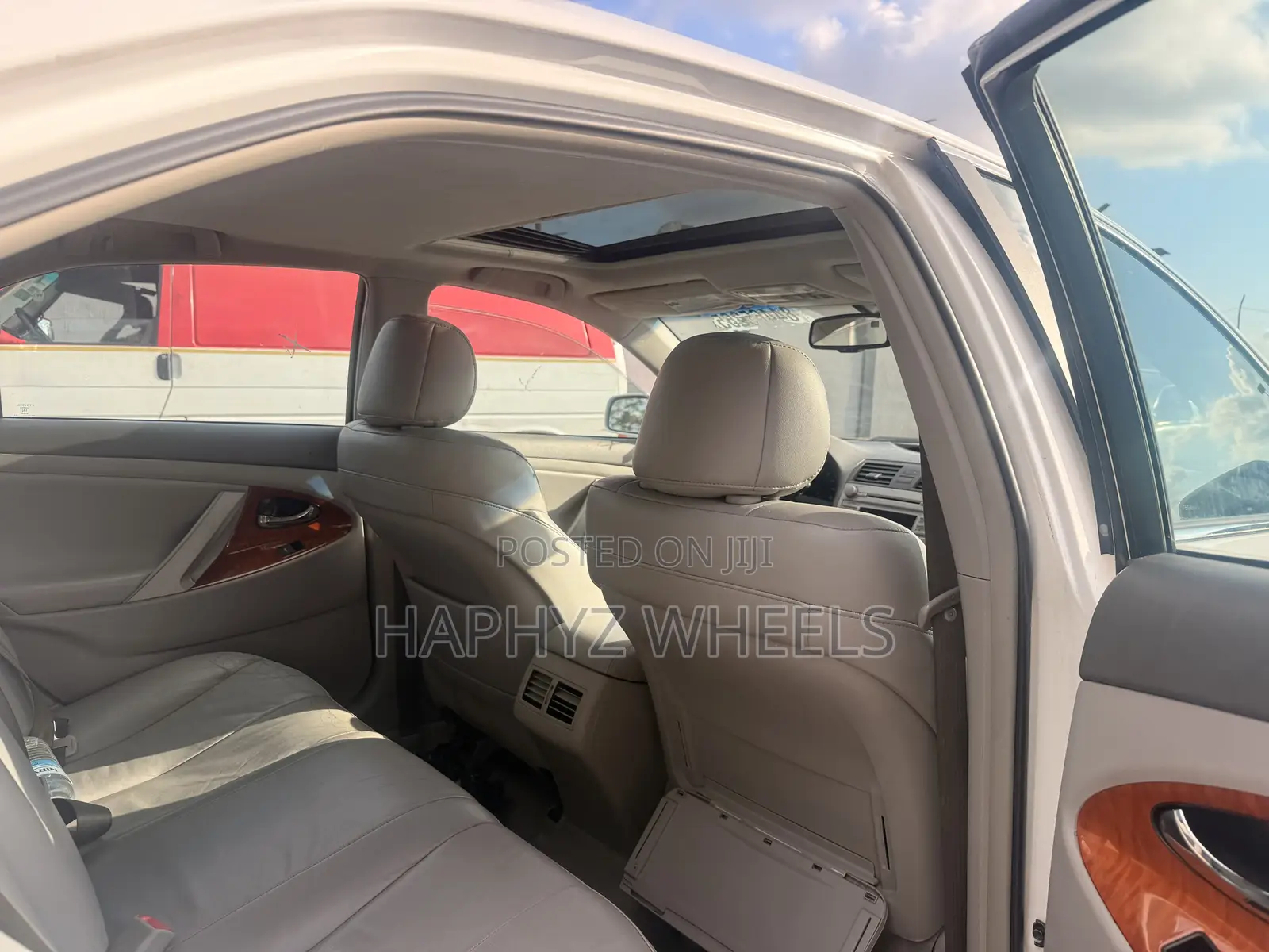 Toyota Camry XLE V6 4dr Sedan (3.5L 6cyl 6A) 2011 White