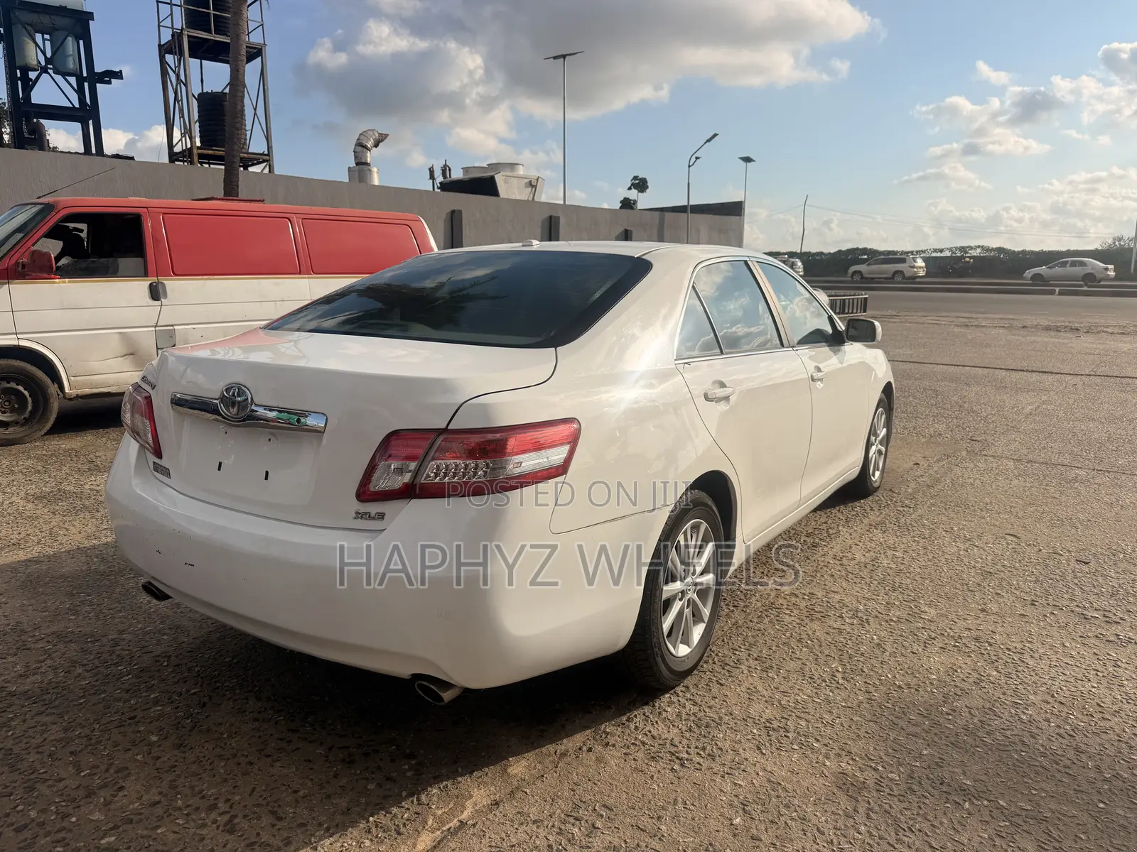 Toyota Camry XLE V6 4dr Sedan (3.5L 6cyl 6A) 2011 White