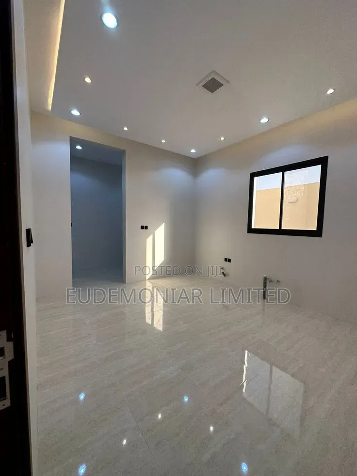 Custom Tile Layout & Fitting
