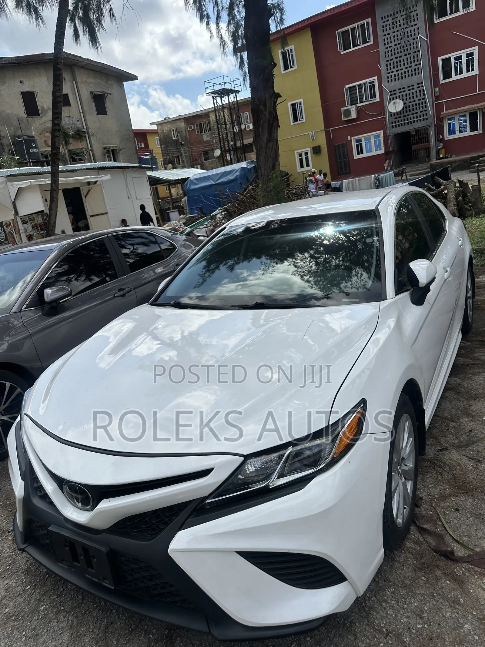Toyota Camry SE FWD 2020 White