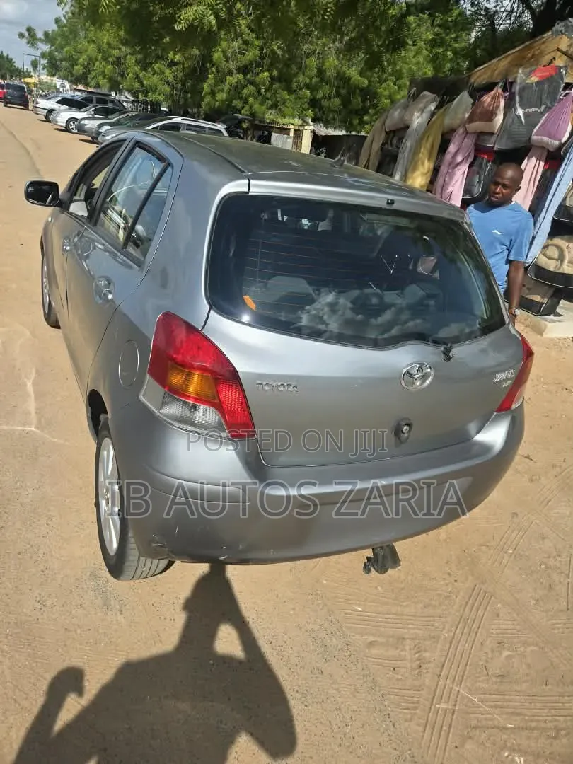 Toyota Yaris 2010 Silver