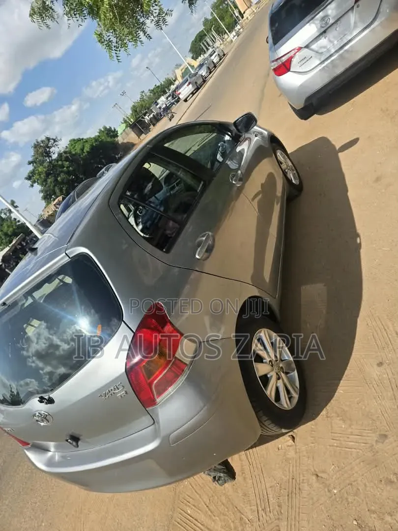 Toyota Yaris 2010 Silver