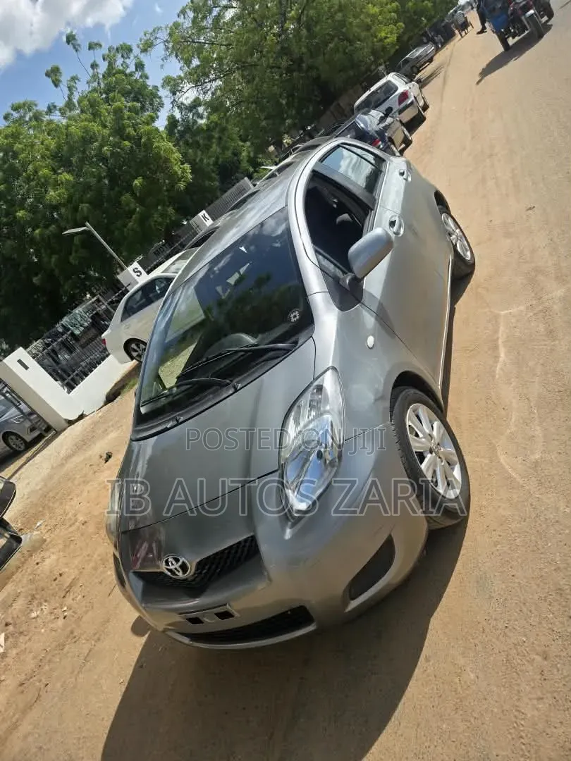 Toyota Yaris 2010 Silver