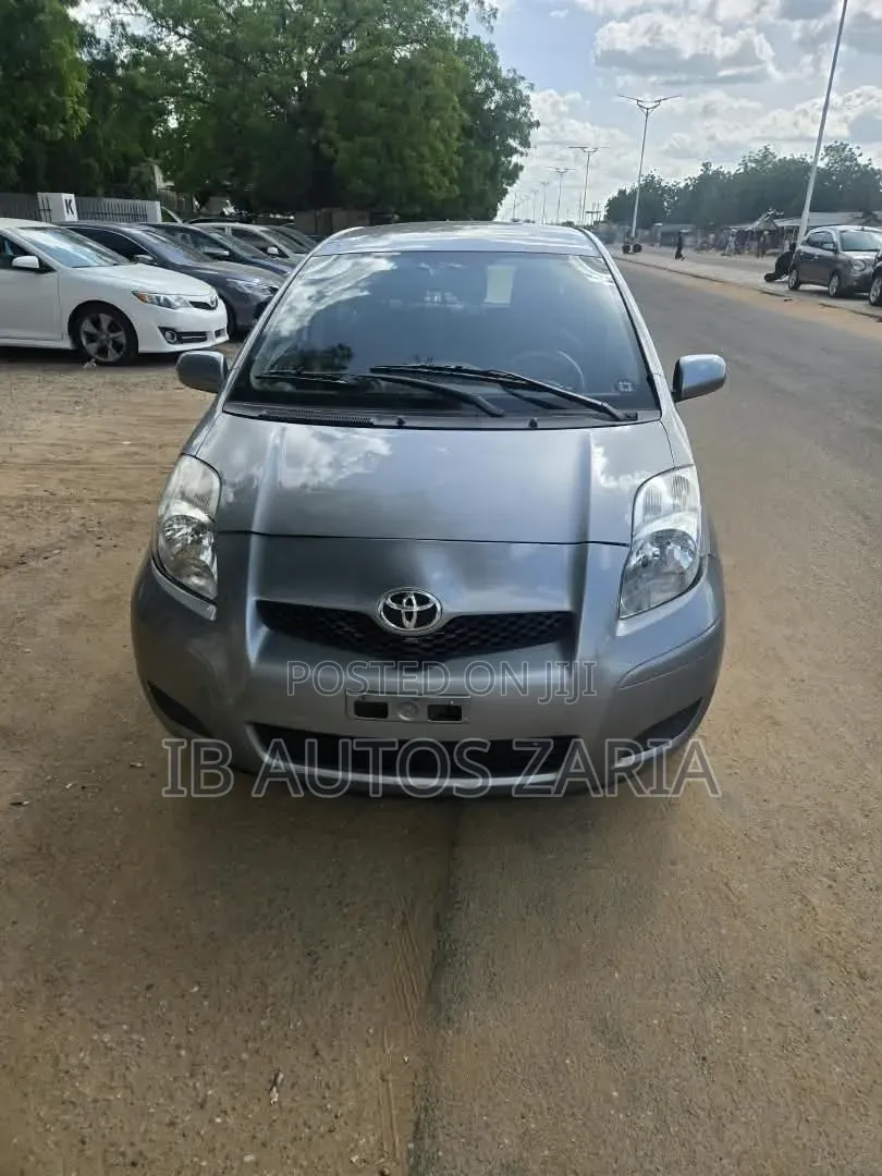 Toyota Yaris 2010 Silver