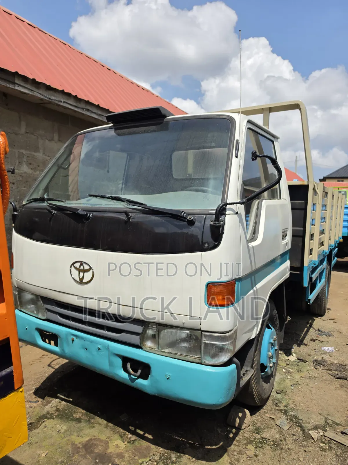 Toyota Dyna 150 Petrol Engine 6 Tyres
