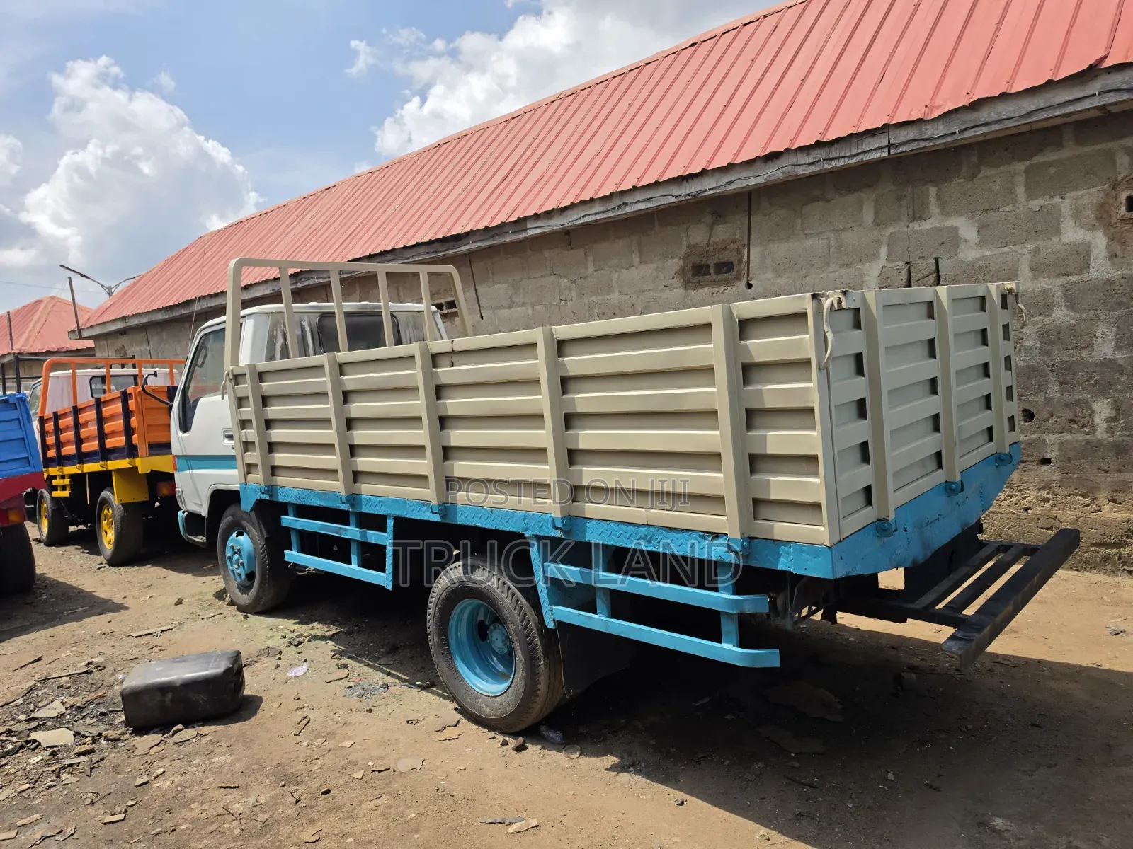 Toyota Dyna 150 Petrol Engine 6 Tyres
