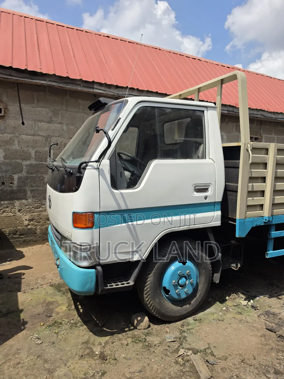 Toyota Dyna 150 Petrol Engine 6 Tyres