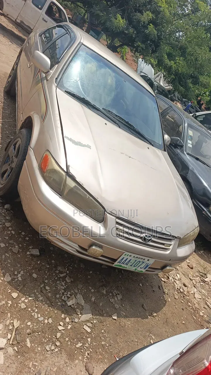 Toyota Camry SE 2021 Beige