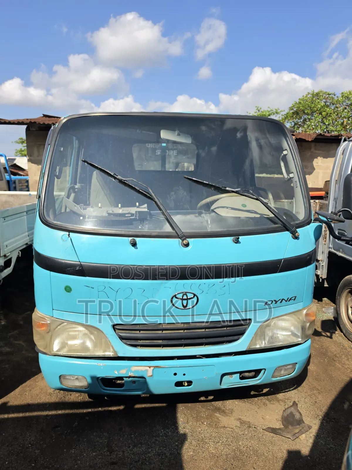 Toyota Dyna 200 Six Tyres 2TR Petrol Engine