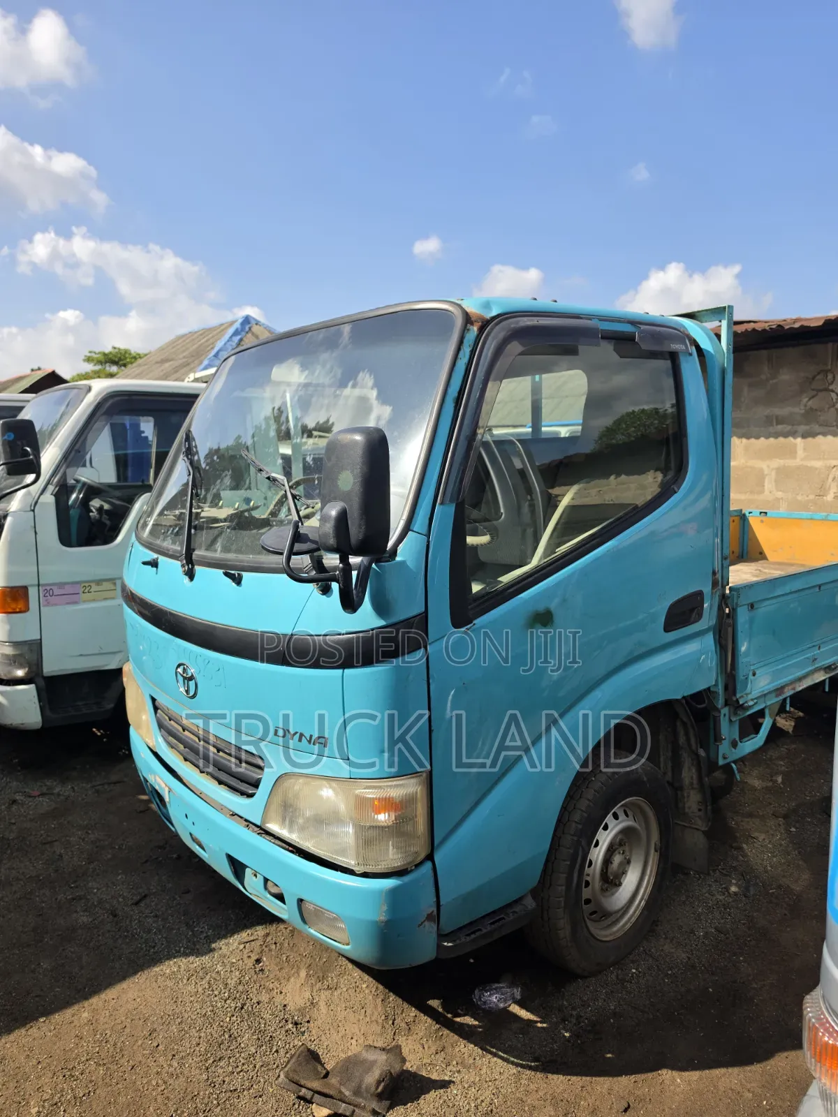 Toyota Dyna 200 Six Tyres 2TR Petrol Engine