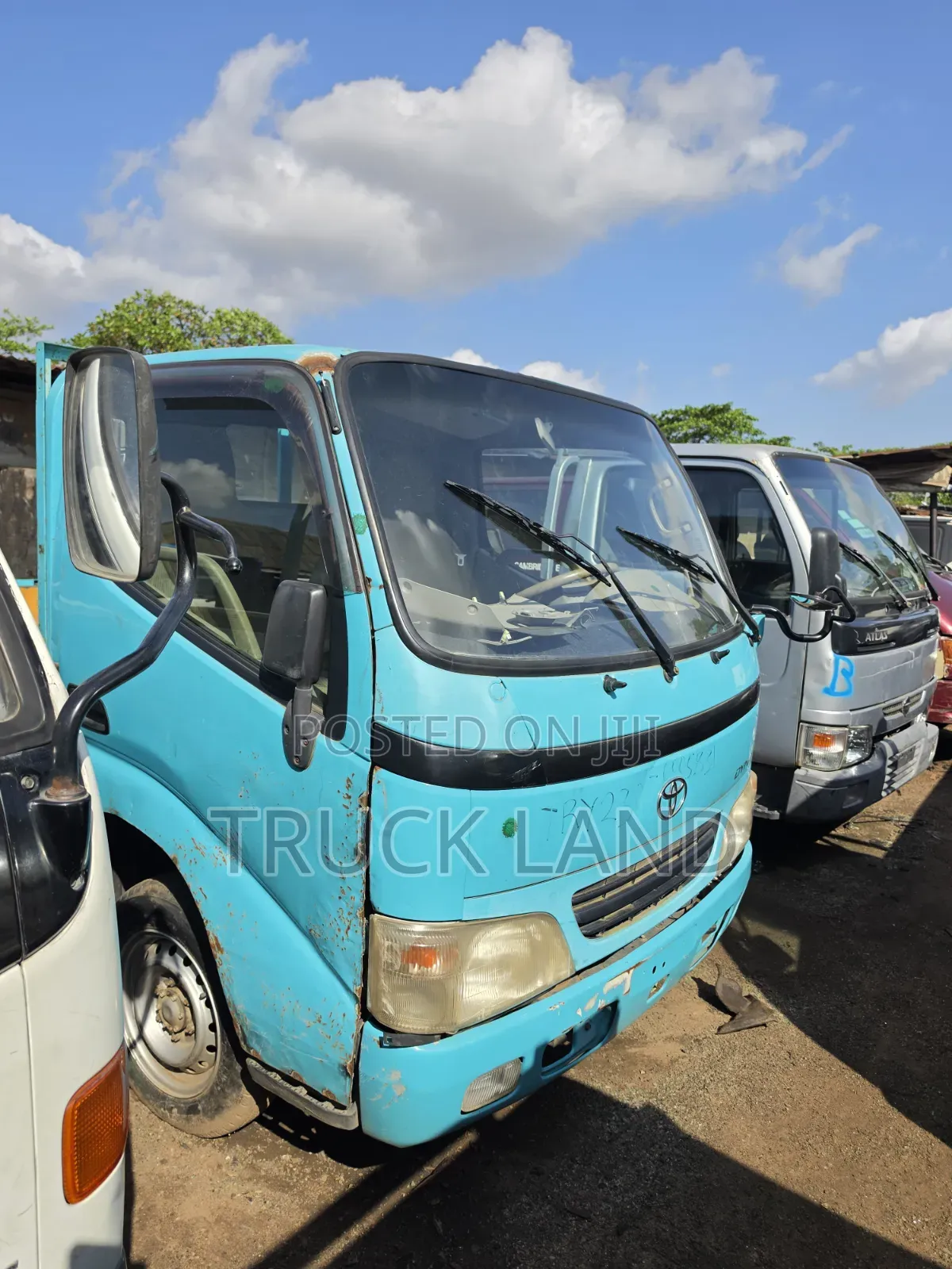 Toyota Dyna 200 Six Tyres 2TR Petrol Engine