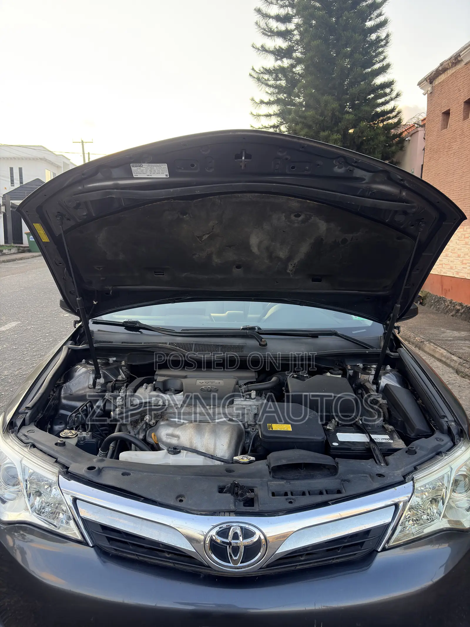 Toyota Camry LE 4dr Sedan (2.5L 4cyl 6A) 2012 Gray