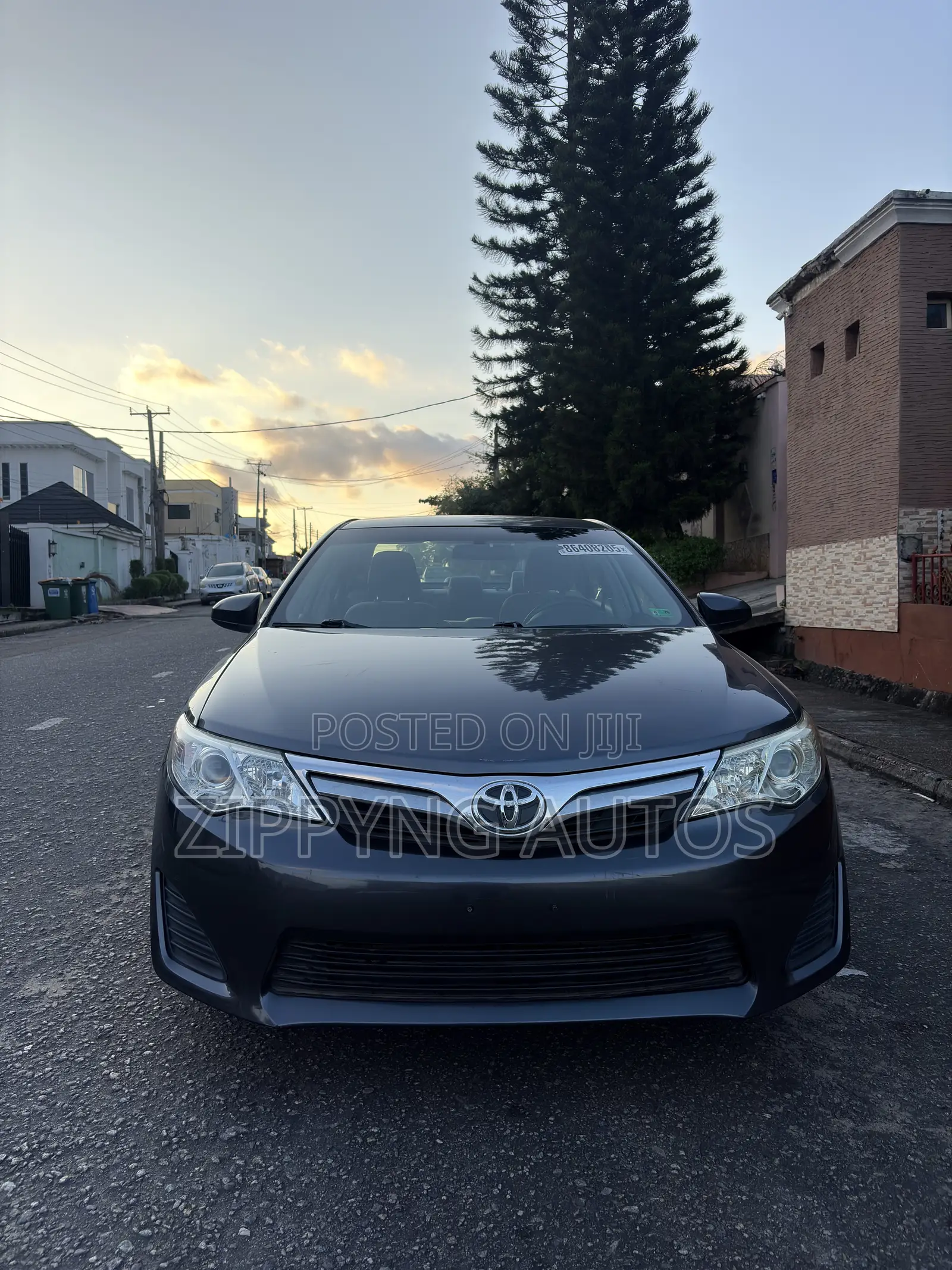 Toyota Camry LE 4dr Sedan (2.5L 4cyl 6A) 2012 Gray
