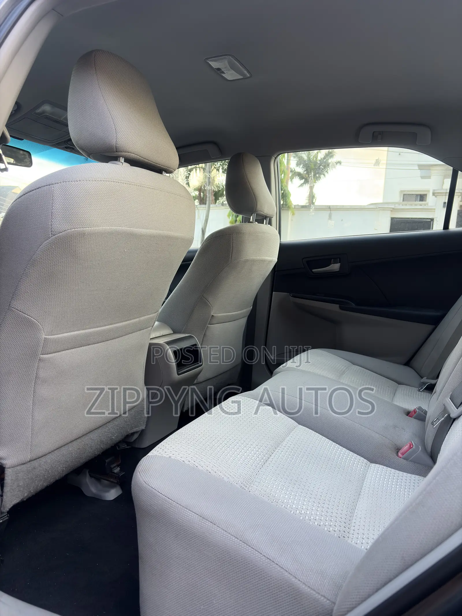 Toyota Camry LE 4dr Sedan (2.5L 4cyl 6A) 2012 Gray