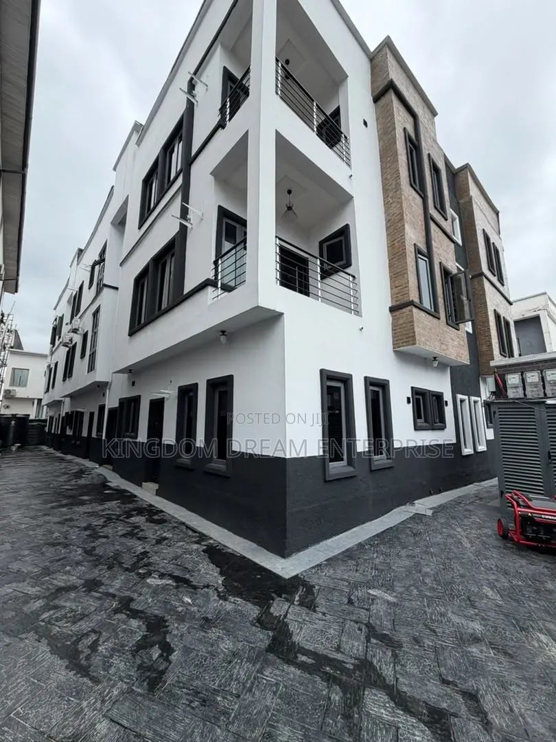 2bdrm Block of Flats in Orchid Road Lekki for rent
