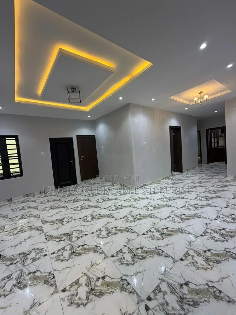 2bdrm Block of Flats in Orchid Road Lekki for rent