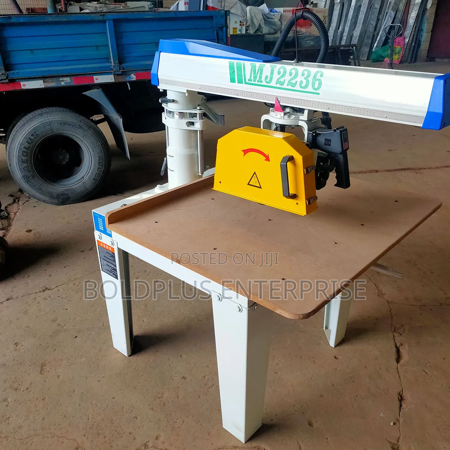 Heavy-Duty, Industrial Woodworking Radial Arm Saw