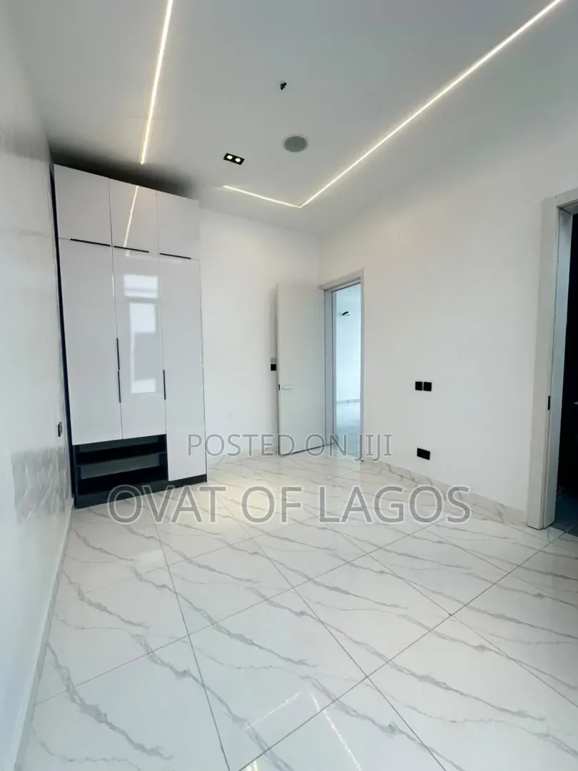 5bdrm Duplex in Lekki Expressway for sale