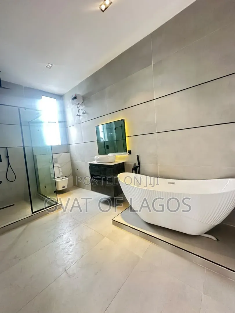 5bdrm Duplex in Lekki Expressway for sale