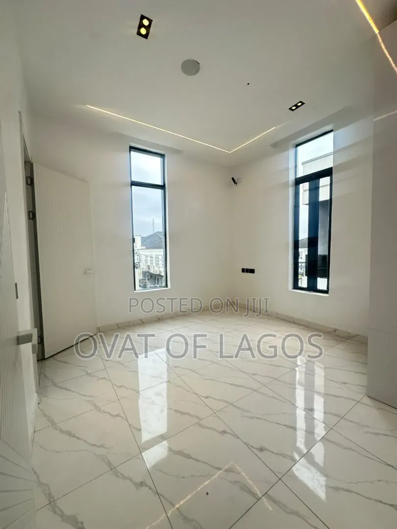 5bdrm Duplex in Lekki Expressway for sale