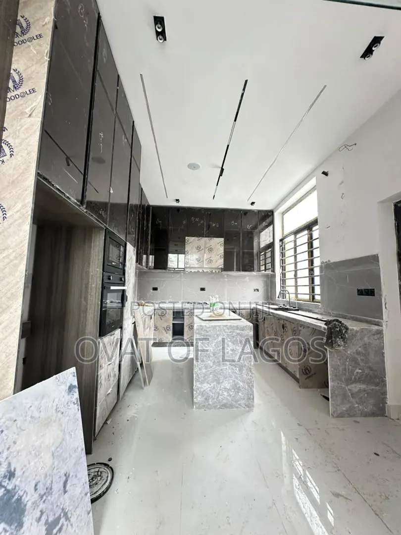 4bdrm Duplex in Lekki Expressway for sale
