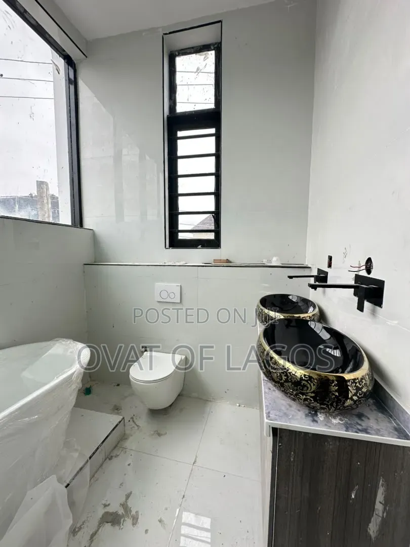 4bdrm Duplex in Lekki Expressway for sale