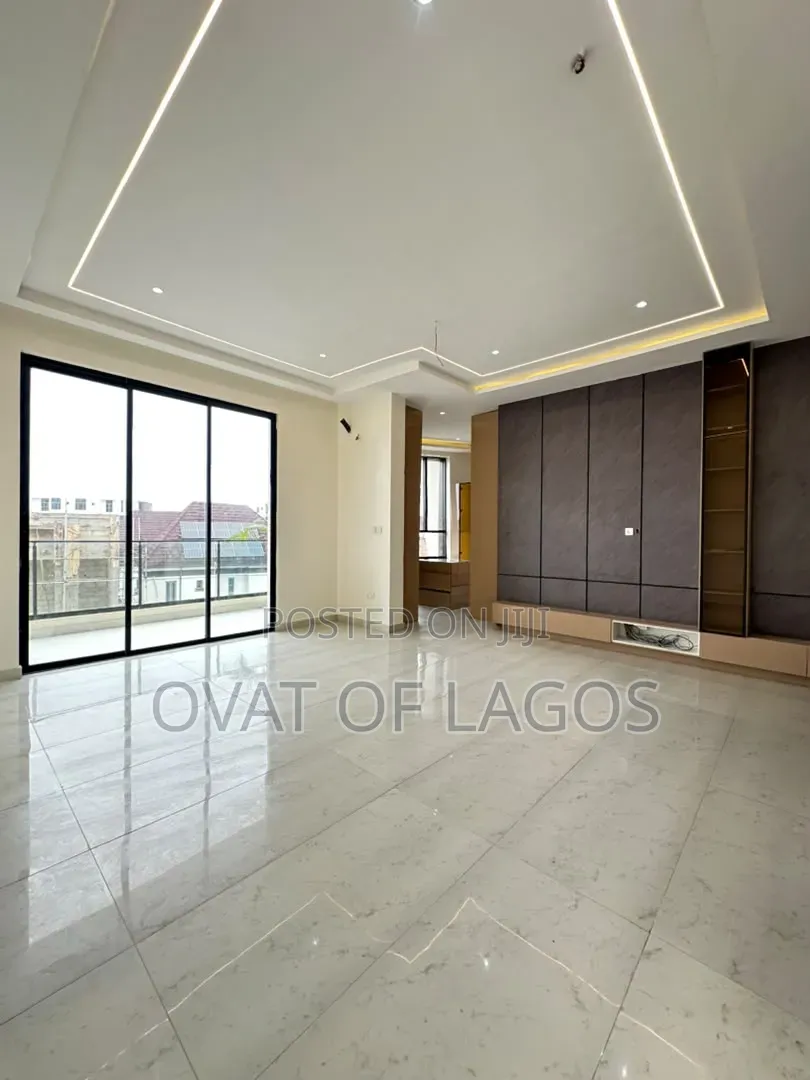 5bdrm Duplex in Lekki Expressway for sale