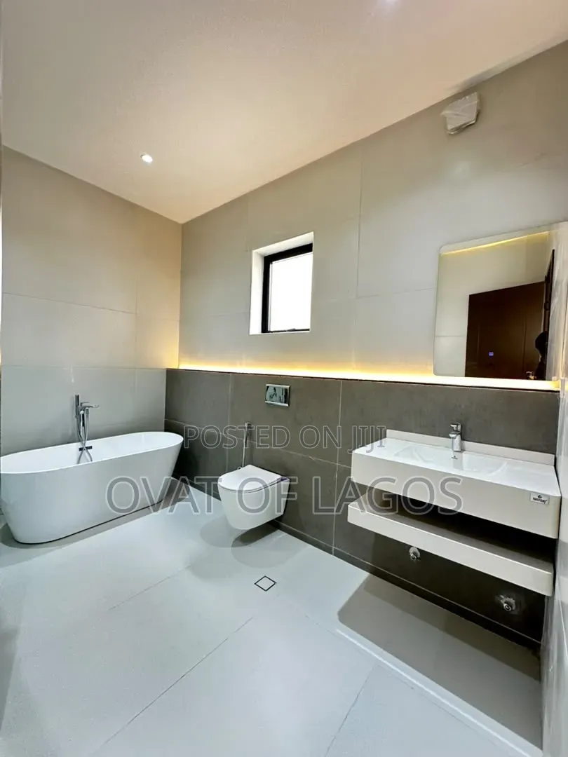 5bdrm Duplex in Lekki Expressway for sale