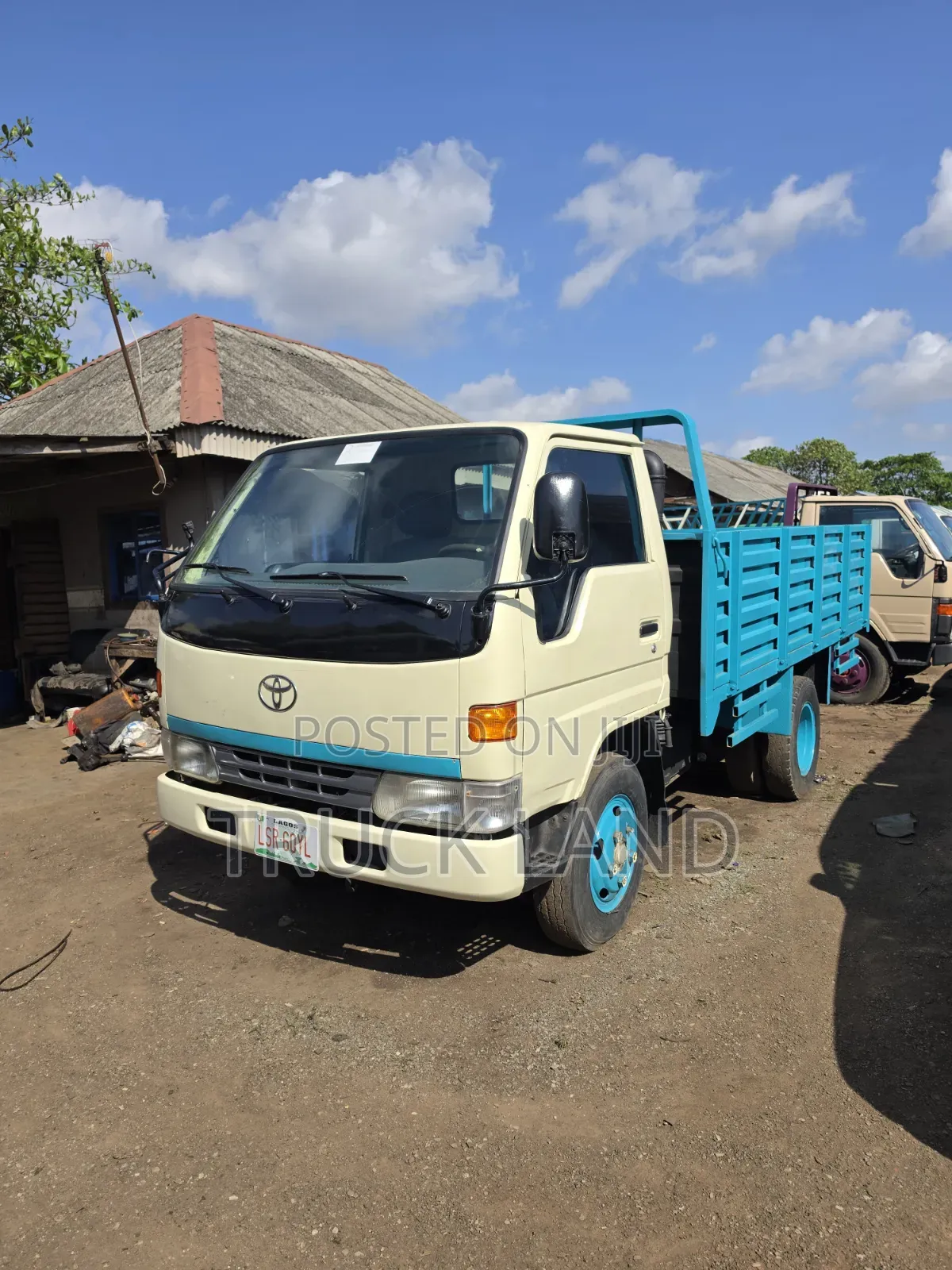 Toyota Dyna 200 Direct Hand 3RZ Engine 4.5tonnage