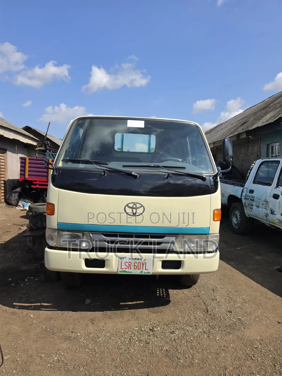 Toyota Dyna 200 Direct Hand 3RZ Engine 4.5tonnage