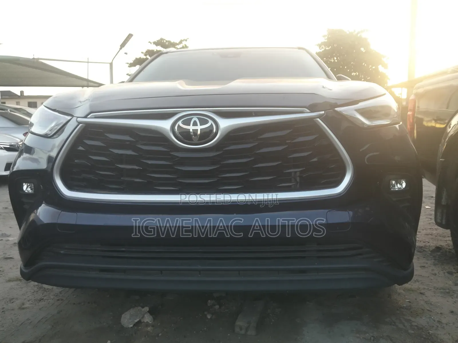Toyota Highlander XLE 2022 Blue