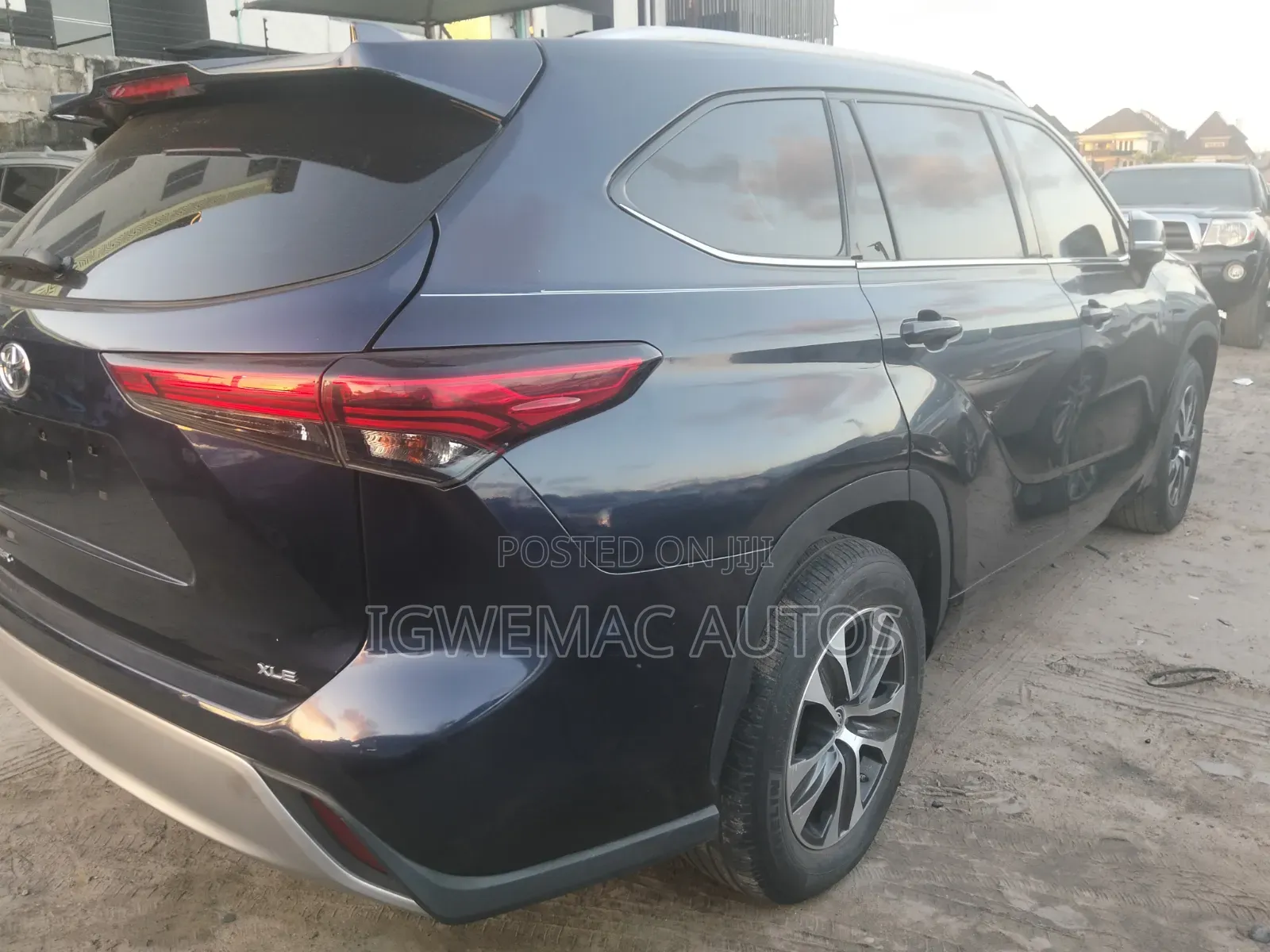 Toyota Highlander XLE 2022 Blue