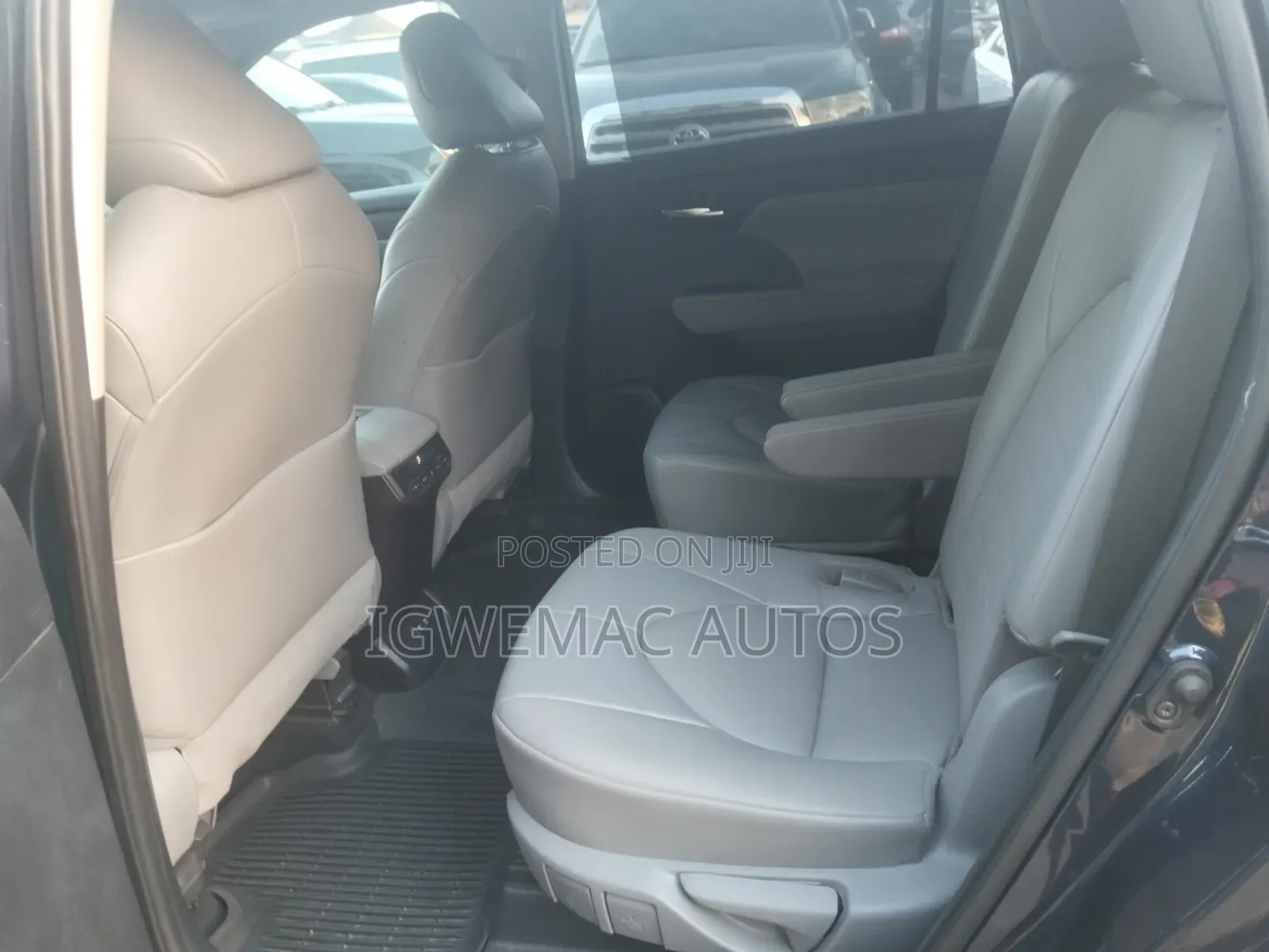 Toyota Highlander XLE 2022 Blue