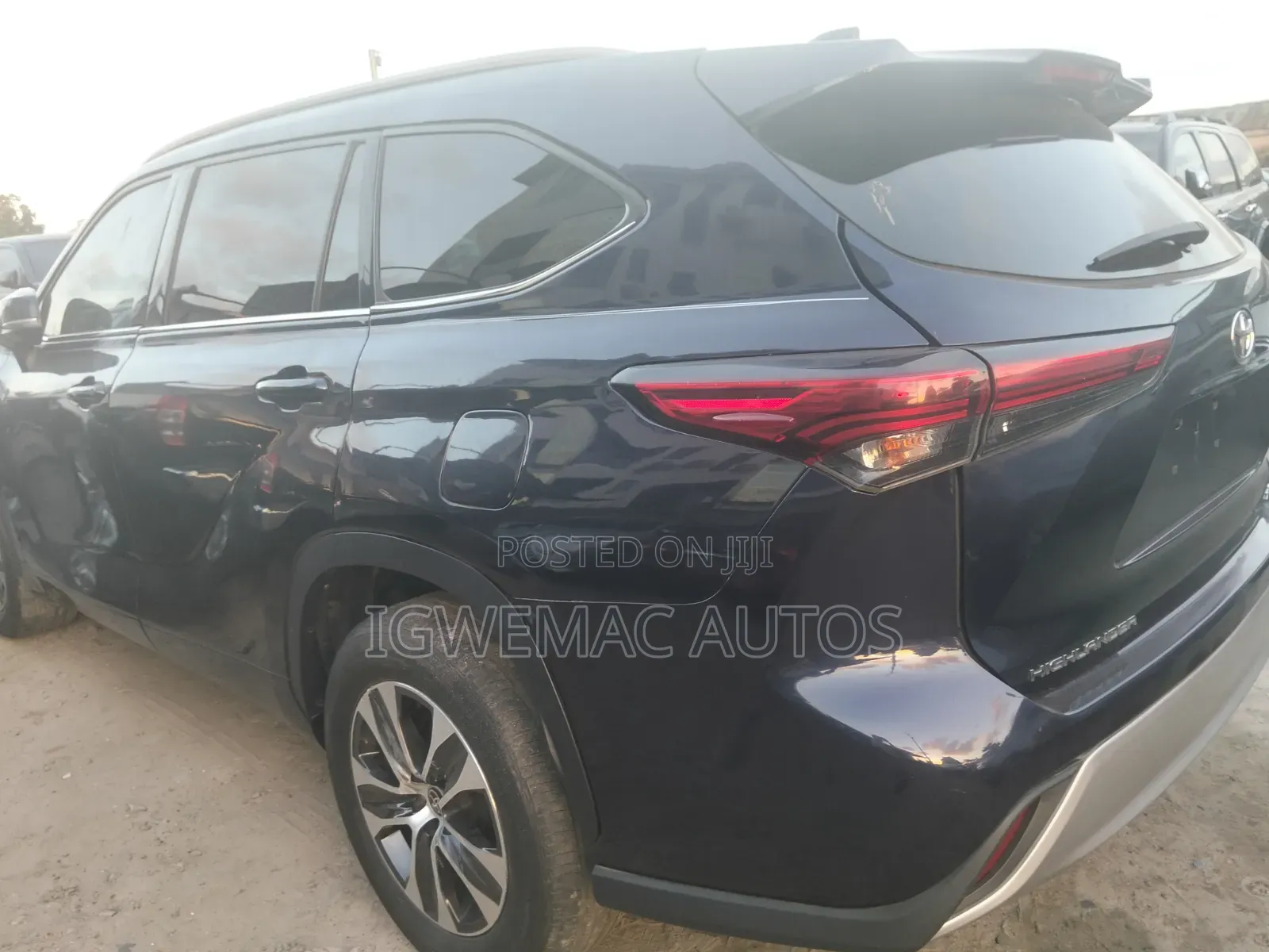 Toyota Highlander XLE 2022 Blue