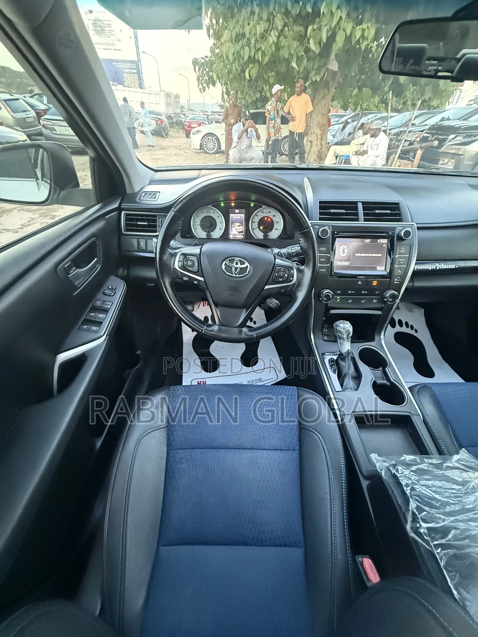 Toyota Camry SE w/Special Edition Pkg (2.5L 4cyl 6A) 2016 White